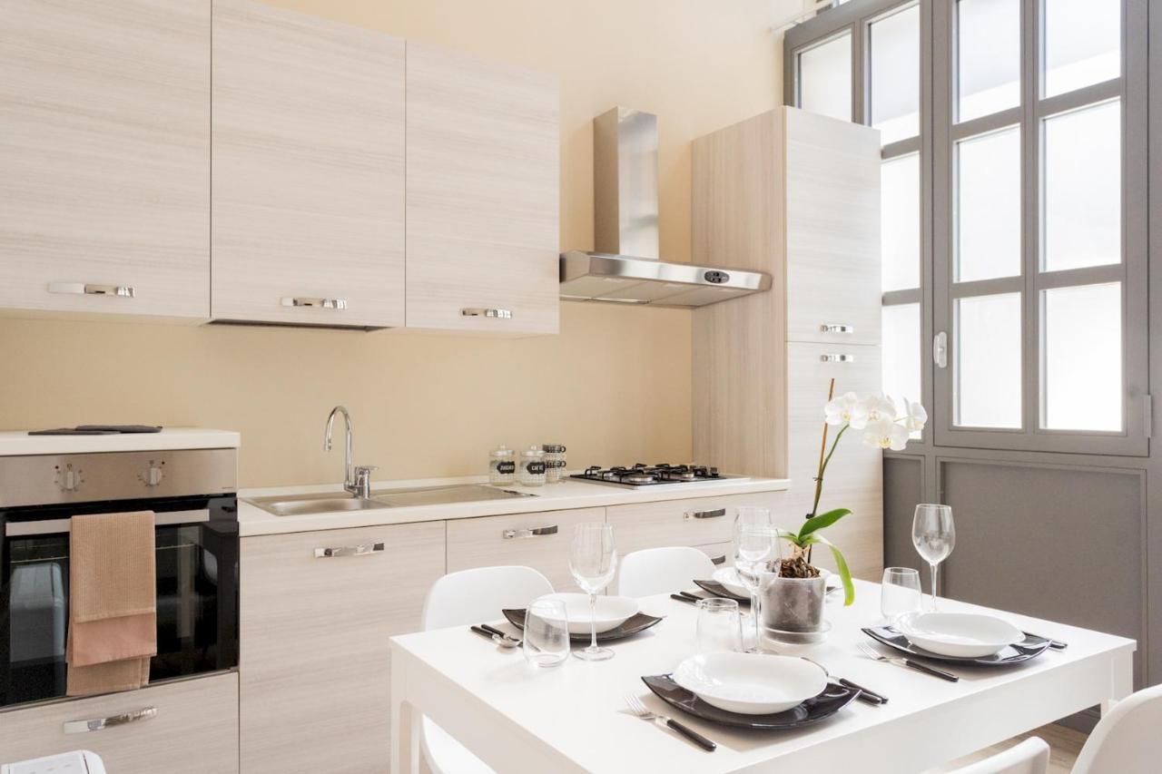 Romantic Escape Centre With Jacuzzi & Parking By Rent Appartement *