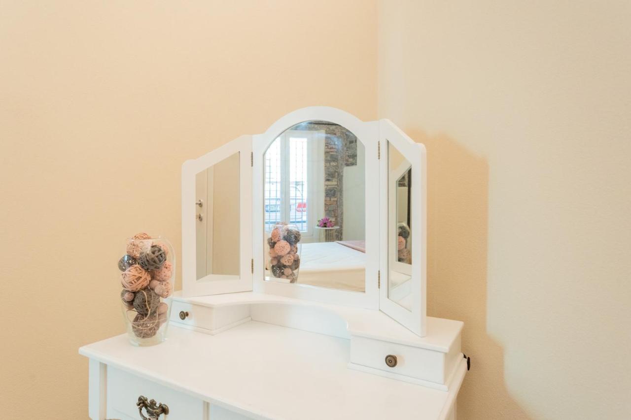 Romantic Escape Centre With Jacuzzi & Parking By Rent Appartement *